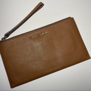 Michael Kors | Brown Wristlet